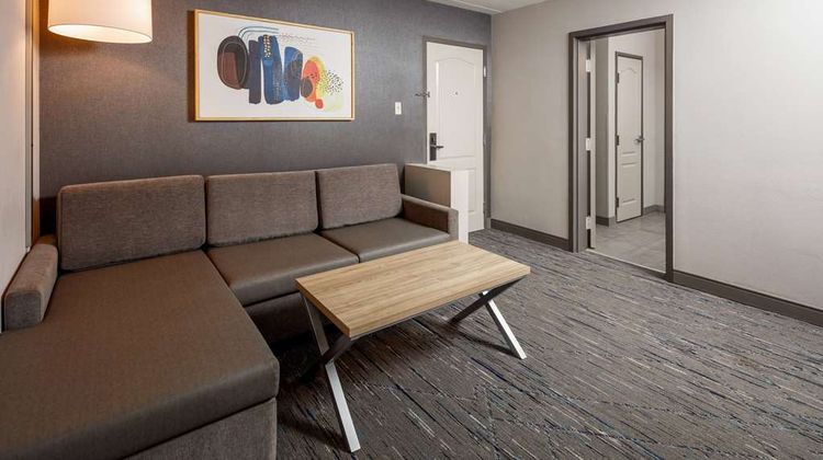 La Quinta Inn & Suites Lexington Park Suite