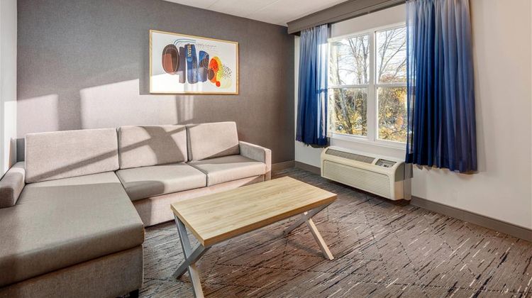 La Quinta Inn & Suites Lexington Park Suite