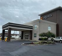 La Quinta Inn & Suites Lexington Park Exterior