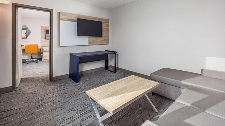 <b>La Quinta Inn & Suites Lexington Park Suite</b>. Images powered by <a href="https://iceportal.shijigroup.com/" title="IcePortal" target="_blank">IcePortal</a>.