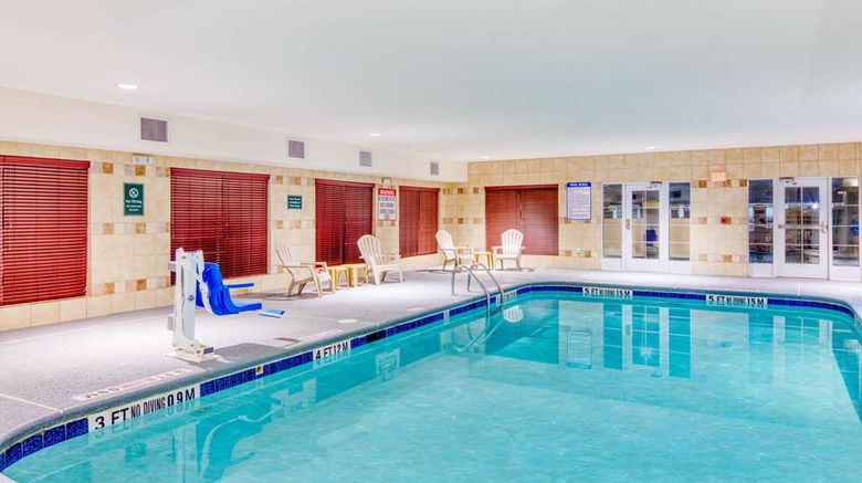 <b>La Quinta Inn & Suites Macon West Pool</b>. Images powered by <a href="https://iceportal.shijigroup.com/" title="IcePortal" target="_blank">IcePortal</a>.