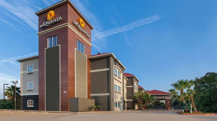 La Quinta Inn & Suites New Caney Exterior