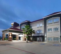 La Quinta Inn & Suites New Caney Exterior
