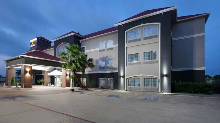 La Quinta Inn & Suites New Caney Exterior