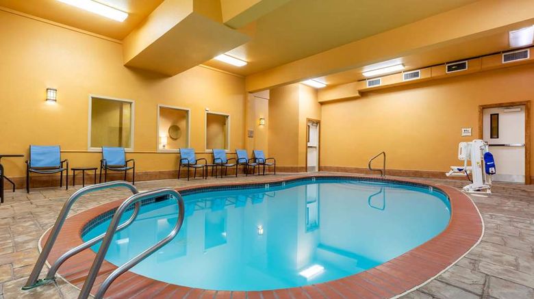 <b>La Quinta Inn & Suites Vancouver Pool</b>. Images powered by <a href="https://iceportal.shijigroup.com/" title="IcePortal" target="_blank">IcePortal</a>.