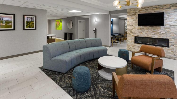 La Quinta Inn & Suites Lexington S Lobby