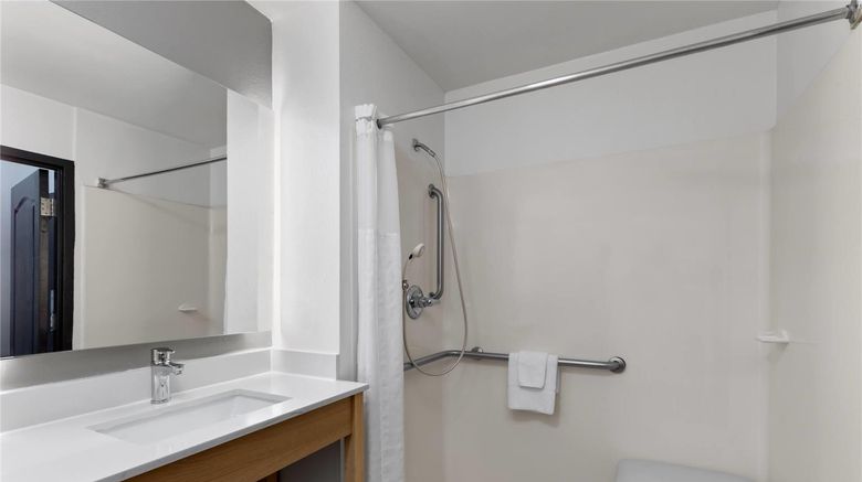 <b>La Quinta Inn & Suites Lexington S Room</b>. Images powered by <a href="https://iceportal.shijigroup.com/" title="IcePortal" target="_blank">IcePortal</a>.