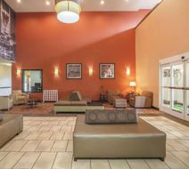 La Quinta Inn & Suites by Wyndham Smyrna Lobby