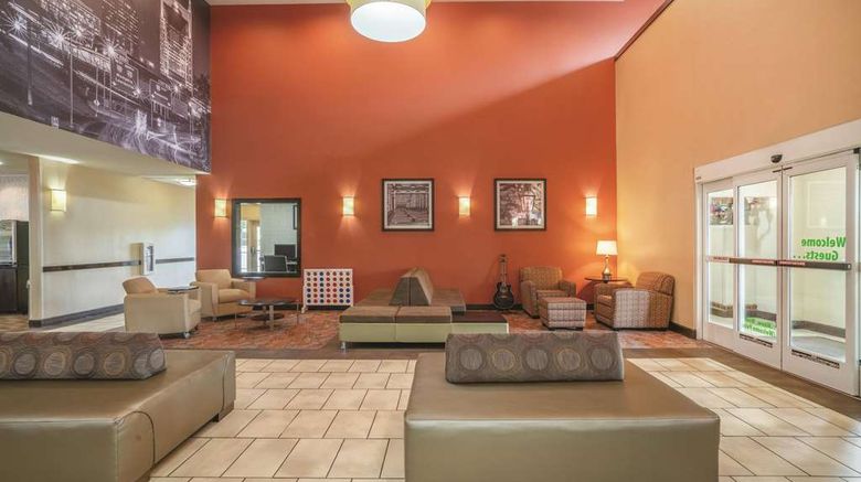 <b>La Quinta Inn & Suites by Wyndham Smyrna Lobby</b>. Images powered by <a href="https://iceportal.shijigroup.com/" title="IcePortal" target="_blank">IcePortal</a>.