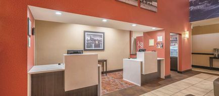 La Quinta Inn & Suites by Wyndham Smyrna Lobby