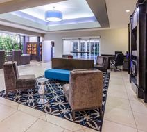 La Quinta Inn & Suites Lumberton Lobby