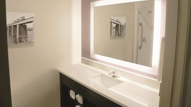 <b>La Quinta & Sts Chattanooga Lookout Mtn Room</b>. Images powered by <a href="https://iceportal.shijigroup.com/" title="IcePortal" target="_blank">IcePortal</a>.