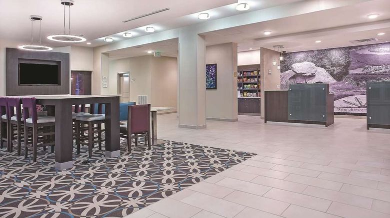 <b>La Quinta & Sts Chattanooga Lookout Mtn Lobby</b>. Images powered by <a href="https://iceportal.shijigroup.com/" title="IcePortal" target="_blank">IcePortal</a>.