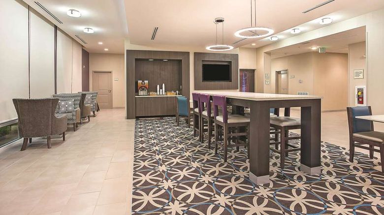 <b>La Quinta & Sts Chattanooga Lookout Mtn Lobby</b>. Images powered by <a href="https://iceportal.shijigroup.com/" title="IcePortal" target="_blank">IcePortal</a>.