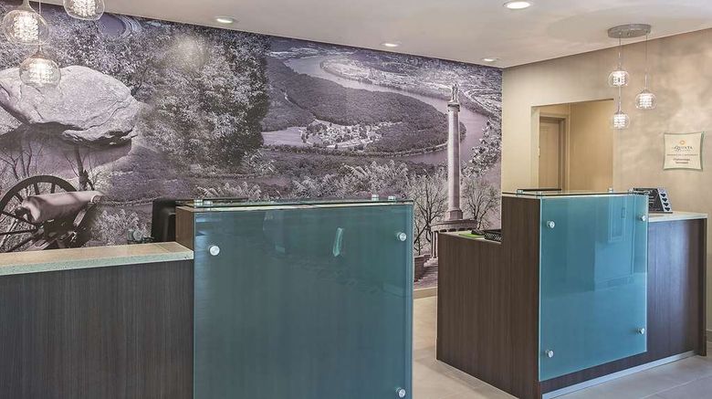 <b>La Quinta & Sts Chattanooga Lookout Mtn Lobby</b>. Images powered by <a href="https://iceportal.shijigroup.com/" title="IcePortal" target="_blank">IcePortal</a>.
