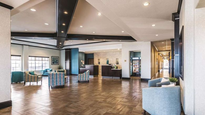 <b>La Quinta Inn & Suites South Lobby</b>. Images powered by <a href="https://iceportal.shijigroup.com/" title="IcePortal" target="_blank">IcePortal</a>.