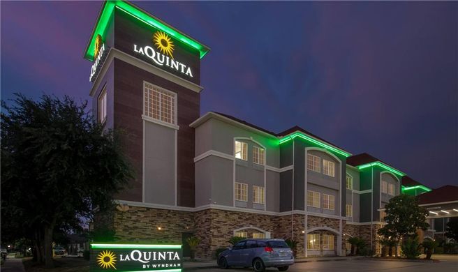 La Quinta Inn & Suites - Energy Corridor Exterior