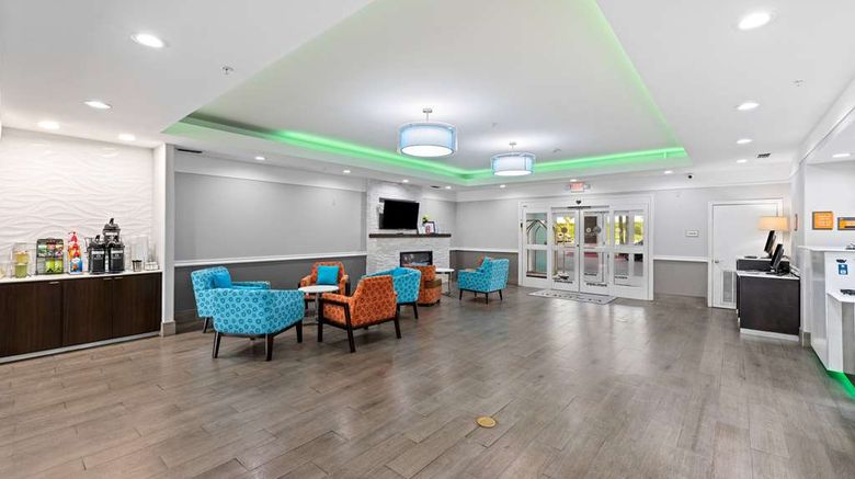 <b>La Quinta Inn & Suites Raymondville Lobby</b>. Images powered by <a href="https://iceportal.shijigroup.com/" title="IcePortal" target="_blank">IcePortal</a>.