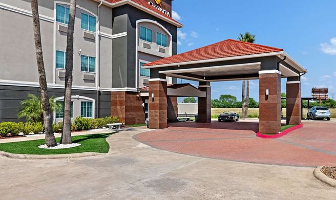 La Quinta Inn & Suites Raymondville Exterior