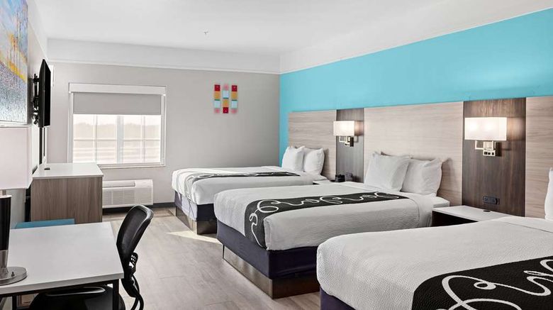 <b>La Quinta Inn & Suites Raymondville Room</b>. Images powered by <a href="https://iceportal.shijigroup.com/" title="IcePortal" target="_blank">IcePortal</a>.