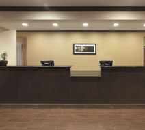La Quinta Inn & Suites Memphis Wolfchase Lobby