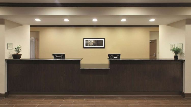 La Quinta Inn & Suites Memphis Wolfchase Lobby