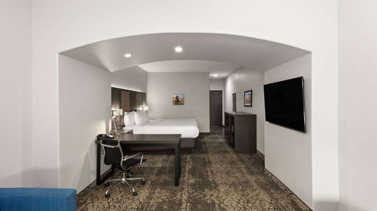 La Quinta Inn & Suites McAlester Suite