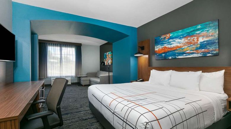 <b>La Quinta Inn & Suites Jacksonville Suite</b>. Images powered by <a href="https://iceportal.shijigroup.com/" title="IcePortal" target="_blank">IcePortal</a>.