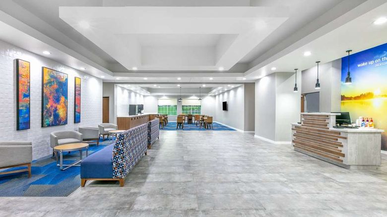 <b>La Quinta Inn & Suites Jacksonville Lobby</b>. Images powered by <a href="https://iceportal.shijigroup.com/" title="IcePortal" target="_blank">IcePortal</a>.