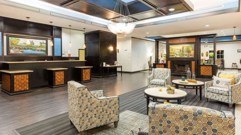 <b>La Quinta Inn & Suites Mt. Pleasant Lobby</b>. Images powered by <a href="https://iceportal.shijigroup.com/" title="IcePortal" target="_blank">IcePortal</a>.