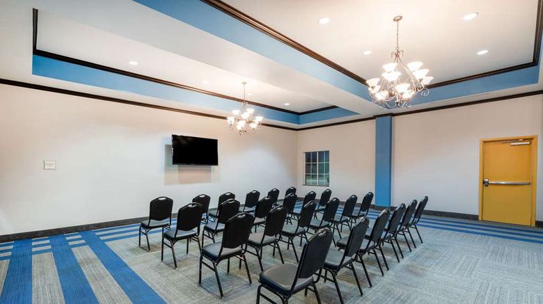 <b>La Quinta Inn & Suites Mt. Pleasant Meeting</b>. Images powered by <a href="https://iceportal.shijigroup.com/" title="IcePortal" target="_blank">IcePortal</a>.