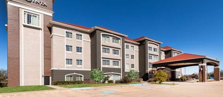 La Quinta Inn & Suites Mt. Pleasant Exterior