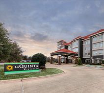 La Quinta Inn & Suites Mt. Pleasant Exterior