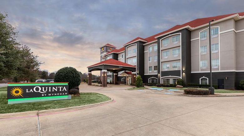 <b>La Quinta Inn & Suites Mt. Pleasant Exterior</b>. Images powered by <a href="https://iceportal.shijigroup.com/" title="IcePortal" target="_blank">IcePortal</a>.