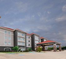 La Quinta Inn & Suites Mt. Pleasant Exterior