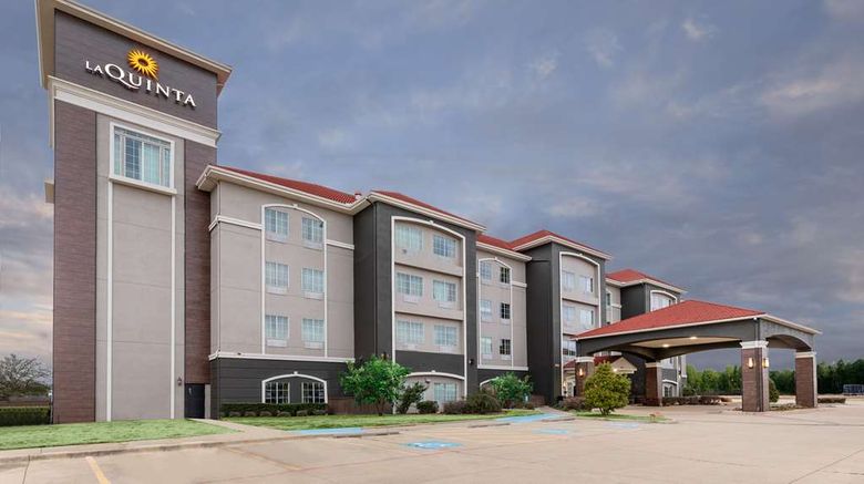 <b>La Quinta Inn & Suites Mt. Pleasant Exterior</b>. Images powered by <a href="https://iceportal.shijigroup.com/" title="IcePortal" target="_blank">IcePortal</a>.
