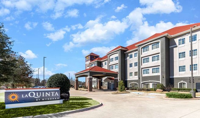La Quinta Inn & Suites Mt. Pleasant Exterior