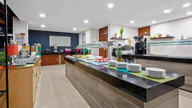 <b>Wyndham Garden Cancun Downtown Restaurant</b>. Images powered by <a href="https://iceportal.shijigroup.com/" title="IcePortal" target="_blank">IcePortal</a>.
