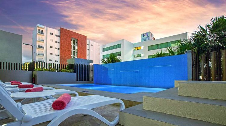 Wyndham Garden Cancun Downtown Pool