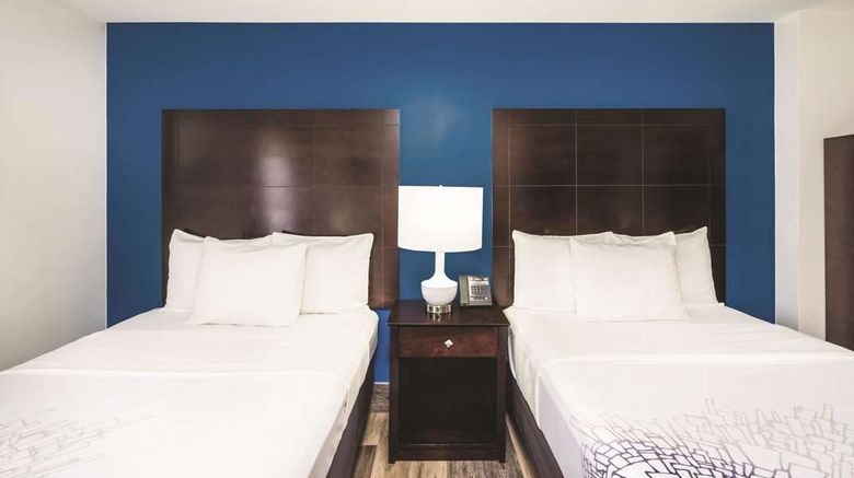 <b>La Quinta Inn & Suites Brooklyn Room</b>. Images powered by <a href="https://iceportal.shijigroup.com/" title="IcePortal" target="_blank">IcePortal</a>.