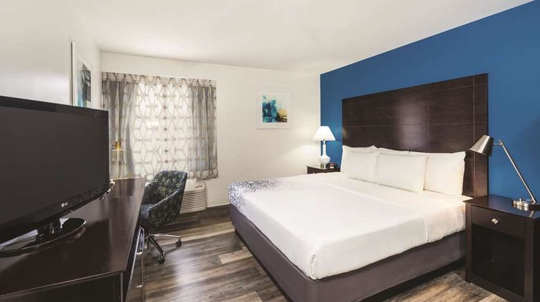 <b>La Quinta Inn & Suites Brooklyn Room</b>. Images powered by <a href="https://iceportal.shijigroup.com/" title="IcePortal" target="_blank">IcePortal</a>.