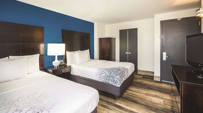 <b>La Quinta Inn & Suites Brooklyn Room</b>. Images powered by <a href="https://iceportal.shijigroup.com/" title="IcePortal" target="_blank">IcePortal</a>.