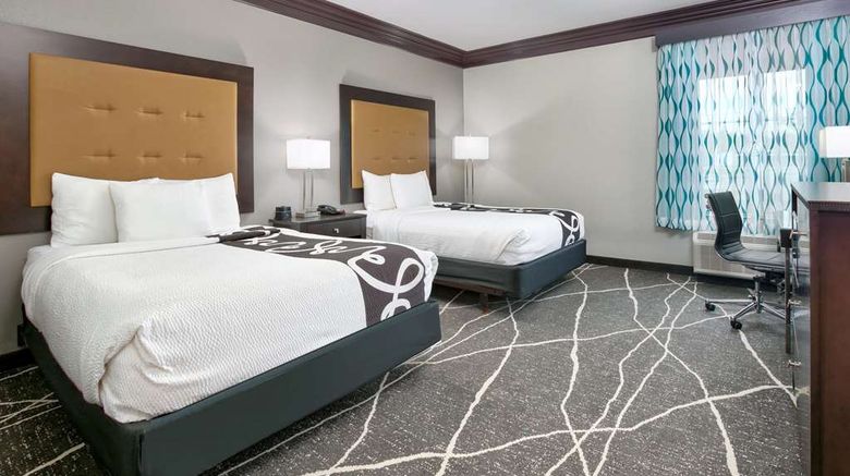 <b>La Quinta Inn & Suites Bryant Room</b>. Images powered by <a href="https://iceportal.shijigroup.com/" title="IcePortal" target="_blank">IcePortal</a>.