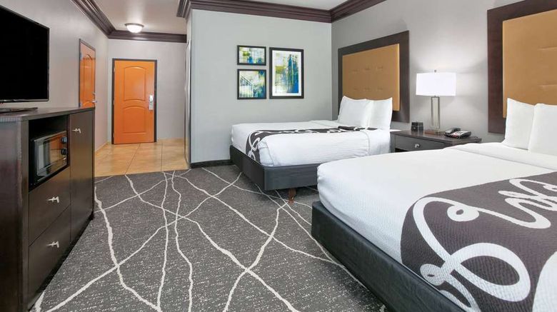 <b>La Quinta Inn & Suites Bryant Room</b>. Images powered by <a href="https://iceportal.shijigroup.com/" title="IcePortal" target="_blank">IcePortal</a>.