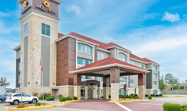 La Quinta Inn & Suites Bryant Exterior
