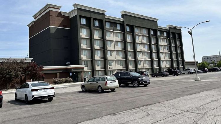 La Quinta Inn & Suites South Exterior