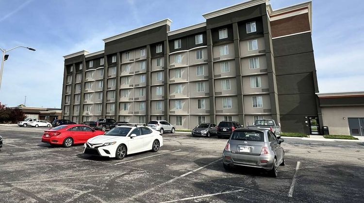 La Quinta Inn & Suites South Exterior