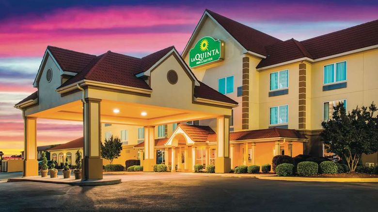 <b>La Quinta Inn & Suites Russellville Exterior</b>. Images powered by <a href="https://iceportal.shijigroup.com/" title="IcePortal" target="_blank">IcePortal</a>.