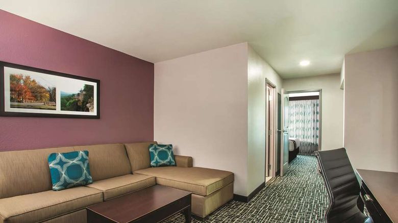 <b>La Quinta Inn & Suites Russellville Suite</b>. Images powered by <a href="https://iceportal.shijigroup.com/" title="IcePortal" target="_blank">IcePortal</a>.