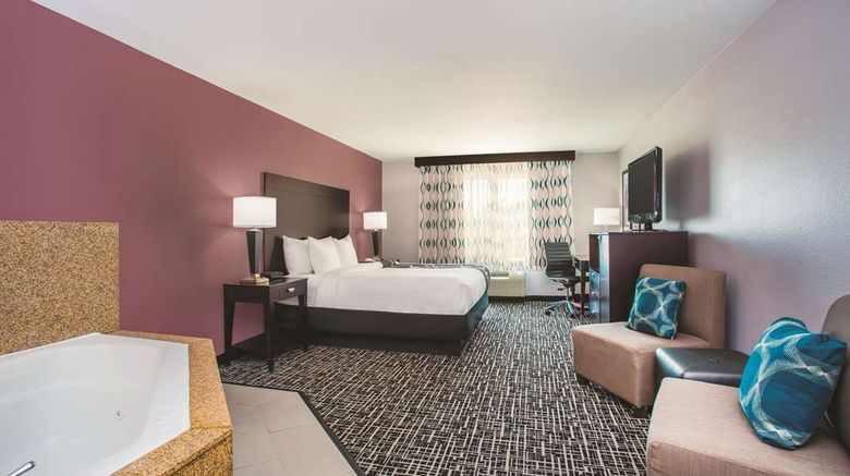 <b>La Quinta Inn & Suites Russellville Suite</b>. Images powered by <a href="https://iceportal.shijigroup.com/" title="IcePortal" target="_blank">IcePortal</a>.